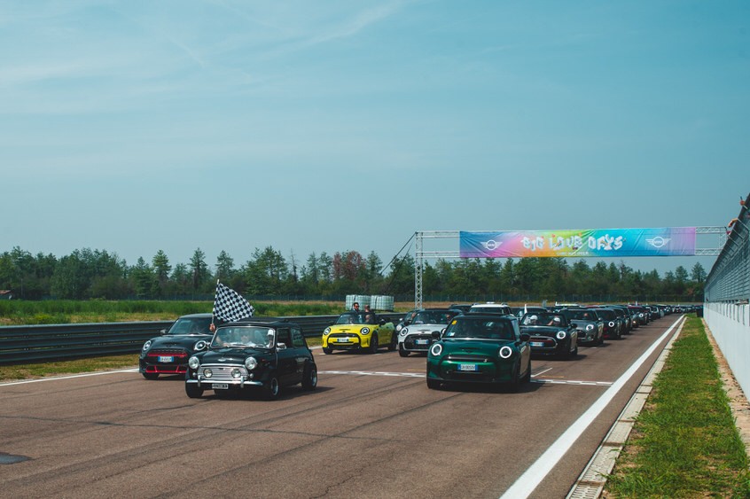 MINI PARADE.